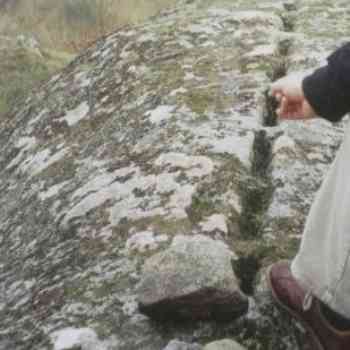 Click para ampliar. Pulsa en el nombre para ver la ficha. Huellas de cuñas de cantero